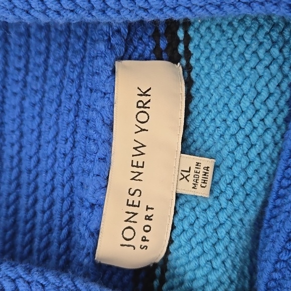 Sweater - Picture 5 of 6